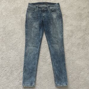 Levi 524 Women's Size 9M Too Superlow Skinny Medium Wash Blue Denim Jeans